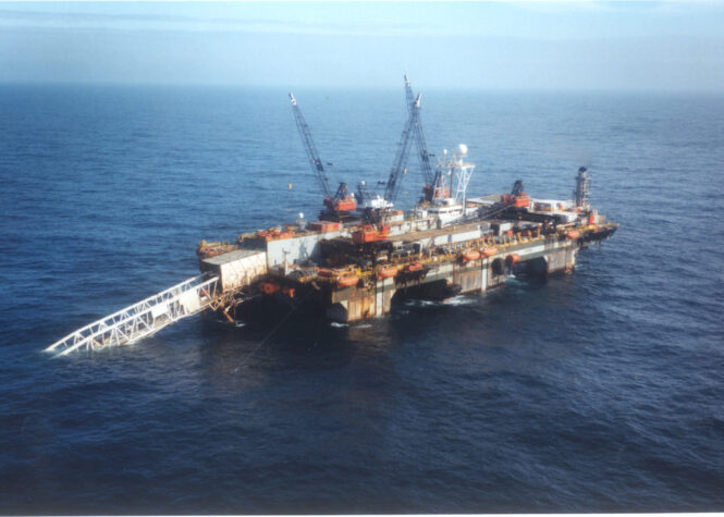 Semisubmersible Pipelay Vessel SBM Offshore