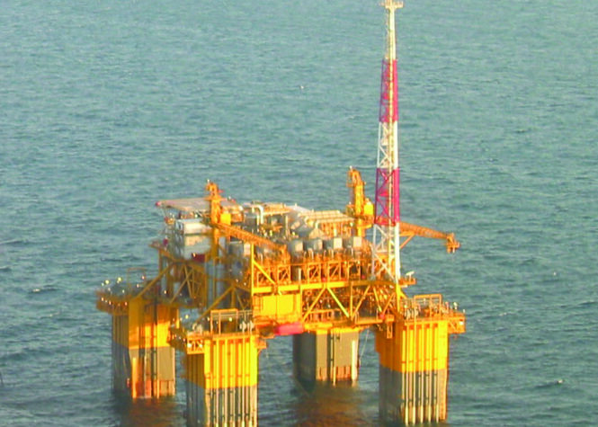 The industry first DeepDraft Semisubmersible is installed in a world-record 8,000 ft (2,438 m) water depth on the Independence Hub in the Gulf of Mexico. SBM Offshore